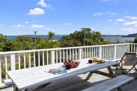 Photo of property in 4 Penguin Street, Leigh, 0985