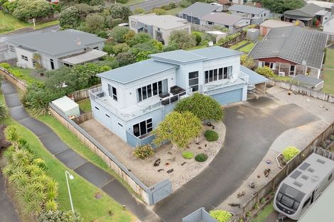 Photo of property in 38 Pharazyn Avenue, Waikanae Beach, Waikanae, 5036