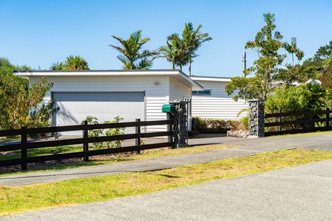 Photo of property in 8 Grove Road, Mangawhai Heads, Mangawhai, 0505