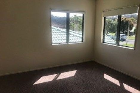 Photo of property in 28 Kinleith Way, Albany, Auckland, 0632