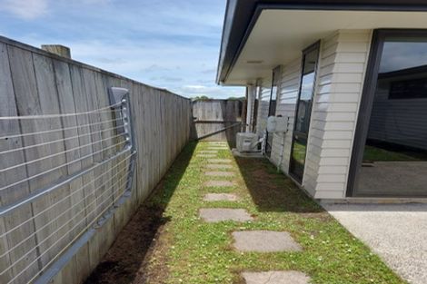 Photo of property in 15 Kahika Grove, Huapai, Kumeu, 0810
