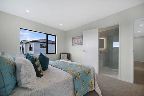 Photo of property in 17a Massine Place, Randwick Park, Auckland, 2105