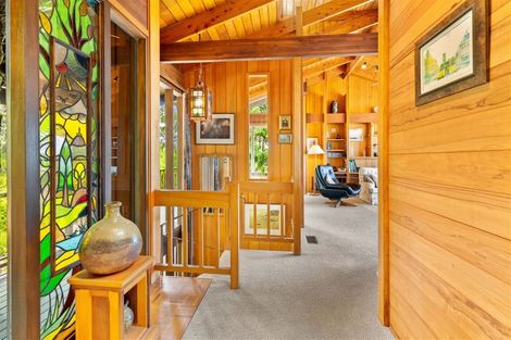 Photo of property in 13 Quinns Road, Waiatarua, Auckland, 0612