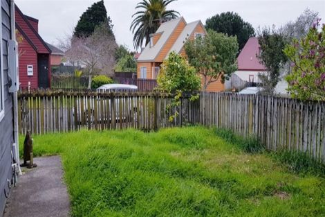 Photo of property in 3 Caspian Close, New Lynn, Auckland, 0600