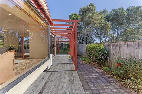 Photo of property in 137 Govett Avenue, Frankleigh Park, New Plymouth, 4310