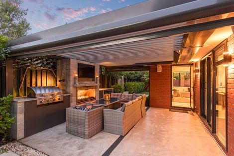 Photo of property in 21 Bryndwr Road, Fendalton, Christchurch, 8052