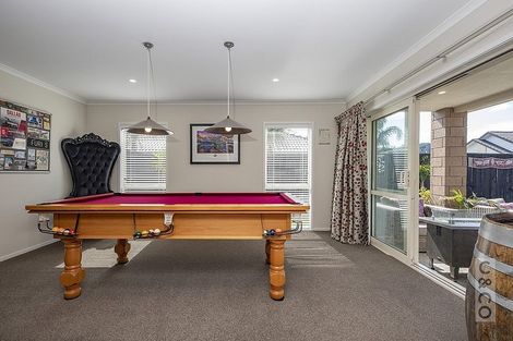 Photo of property in 8 Larmer Drive, Kumeu, 0810