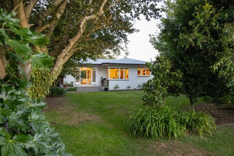 Photo of property in 27 Winston Avenue, Hokowhitu, Palmerston North, 4410