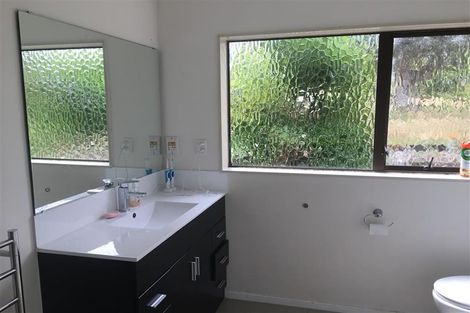 Photo of property in 332 Upper Orewa Road, Wainui, Silverdale, 0992