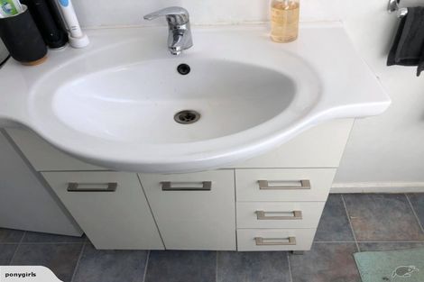 Photo of property in 2/29 Priscilla Crescent, Kingston, Wellington, 6021