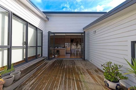 Photo of property in 8a Elcoat Avenue, Henderson, Auckland, 0612