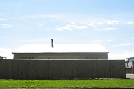 Photo of property in 19 Atiawa Street, Glen Avon, New Plymouth, 4312