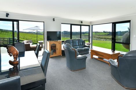 Photo of property in 137 Tuparekura Road, South Head, Helensville, 0874