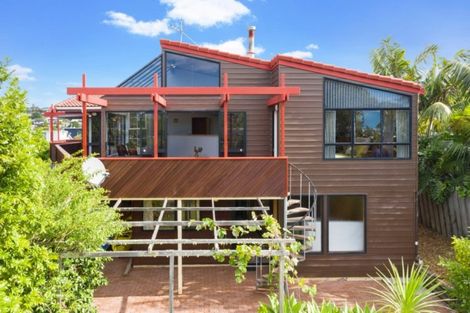 Photo of property in 23 Ellangowan Road, Waiake, Auckland, 0630