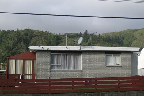 Photo of property in 327 Stokes Valley Road, Stokes Valley, Lower Hutt, 5019