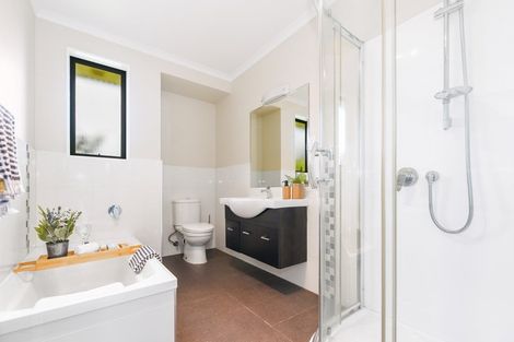 Photo of property in 19 Waiwherowhero Drive, St Andrews, Hamilton, 3200