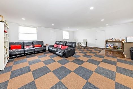 Photo of property in 30 Sutton Crescent, Papakura, 2110