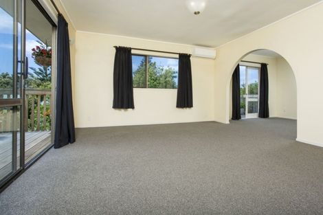Photo of property in 2/6 Charmaine Road, Torbay, Auckland, 0630