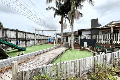 Photo of property in 5 Trengove Place, West Harbour, Auckland, 0618