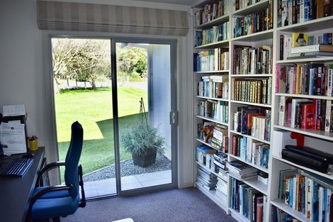 Photo of property in 63 Manakau Heights Drive, Manakau, Otaki, 5583