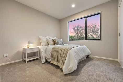 Photo of property in 8c Catalina Crescent, Forrest Hill, Auckland, 0620