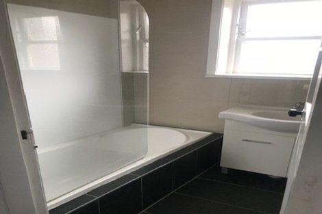 Photo of property in 13 Massey Avenue, Greenlane, Auckland, 1061