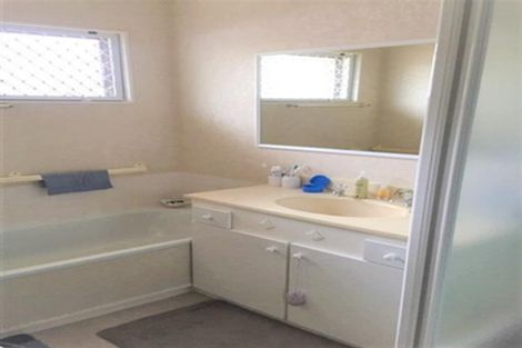 Photo of property in 2/1 Landscape Road, Papatoetoe, Auckland, 2025