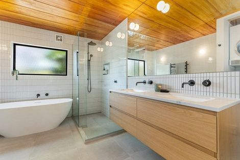 Photo of property in 33 Park Hill Road, Birkenhead, Auckland, 0626