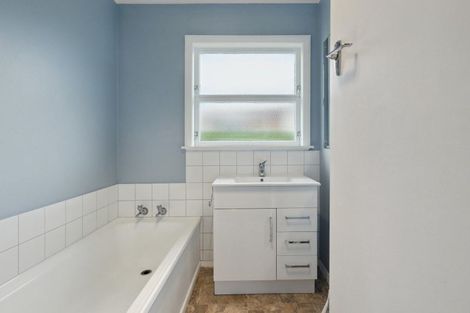 Photo of property in 2 Selwyn Street, Levin, 5510