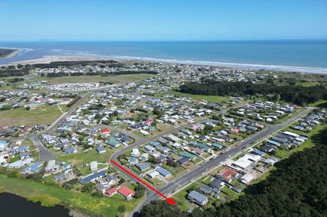 Photo of property in 29 Cousins Avenue East, Foxton Beach, Foxton, 4815