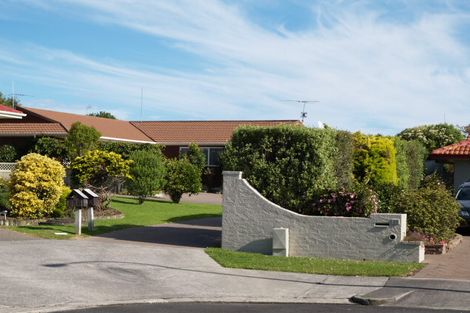 Photo of property in 2/18 Carriage Close, Northpark, Auckland, 2013