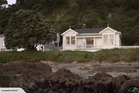 Photo of property in 387 Karaka Bay Road, Karaka Bays, Wellington, 6022