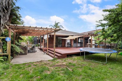 Photo of property in 17 Pinehurst Place, Wattle Downs, Auckland, 2103