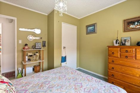 Photo of property in 2 Mckeefry Grove, Tawa, Wellington, 5028