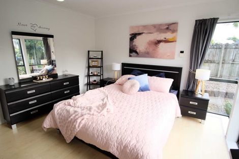 Photo of property in 8 Kalgan Place, Burswood, Auckland, 2013