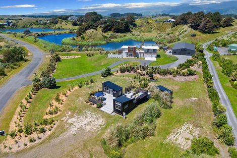 Photo of property in 47 Reay Mackay Grove, Waikawa Beach, Levin, 5573