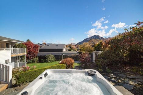 Photo of property in 13 Argyle Place, Arrowtown, 9302
