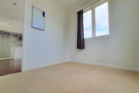 Photo of property in 2/232 East Coast Road, Forrest Hill, Auckland, 0620