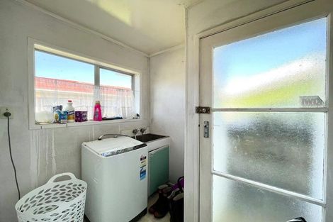 Photo of property in 2/49 Zita Maria Drive, Massey, Auckland, 0614