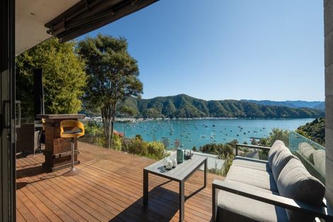 Photo of property in 27 Amelia Crescent, Waikawa, Picton, 7220
