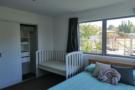 Photo of property in 3 Julia Place, Totara Vale, Auckland, 0629