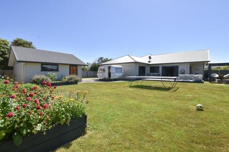 Photo of property in 18 Carrington Drive, Carterton, 5713