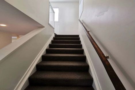 Photo of property in 3/30 John Jennings Drive, Oteha, Auckland, 0632