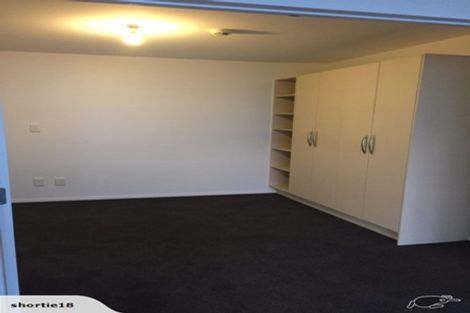 Photo of property in 68 Mountain Road, Henderson Valley, Auckland, 0612