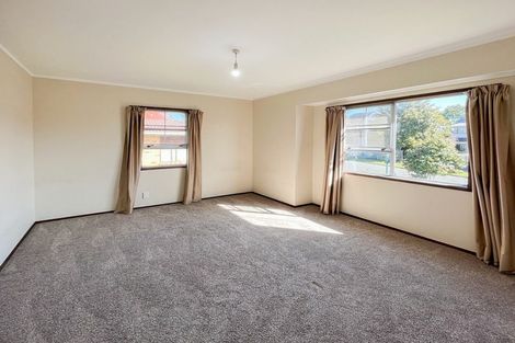 Photo of property in 11 Ravenstone Place, Chatswood, Auckland, 0626