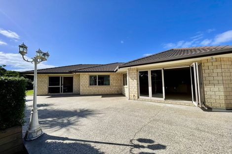 Photo of property in 11 Schopolo Place, Schnapper Rock, Auckland, 0632