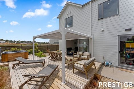 Photo of property in 15 Fairgray Lane, Red Beach, 0932