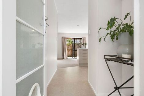 Photo of property in 1/11 Kupari Place, Totara Vale, Auckland, 0629