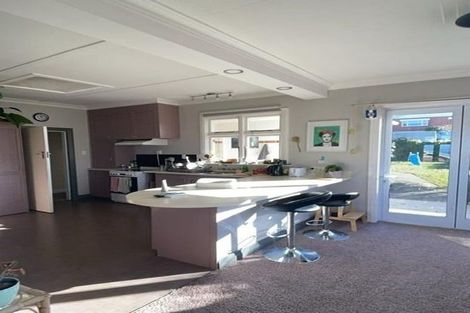 Photo of property in 82 Middleton Road, Kew, Dunedin, 9012