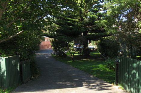 Photo of property in 18 Airlie Road, Plimmerton, Porirua, 5026